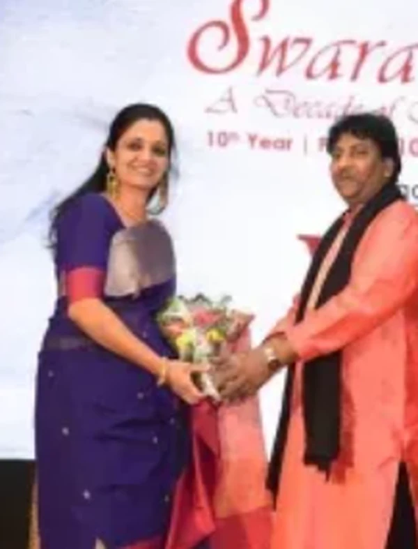 Ustad Rashid Khan presented with flowers at SwaraZankar