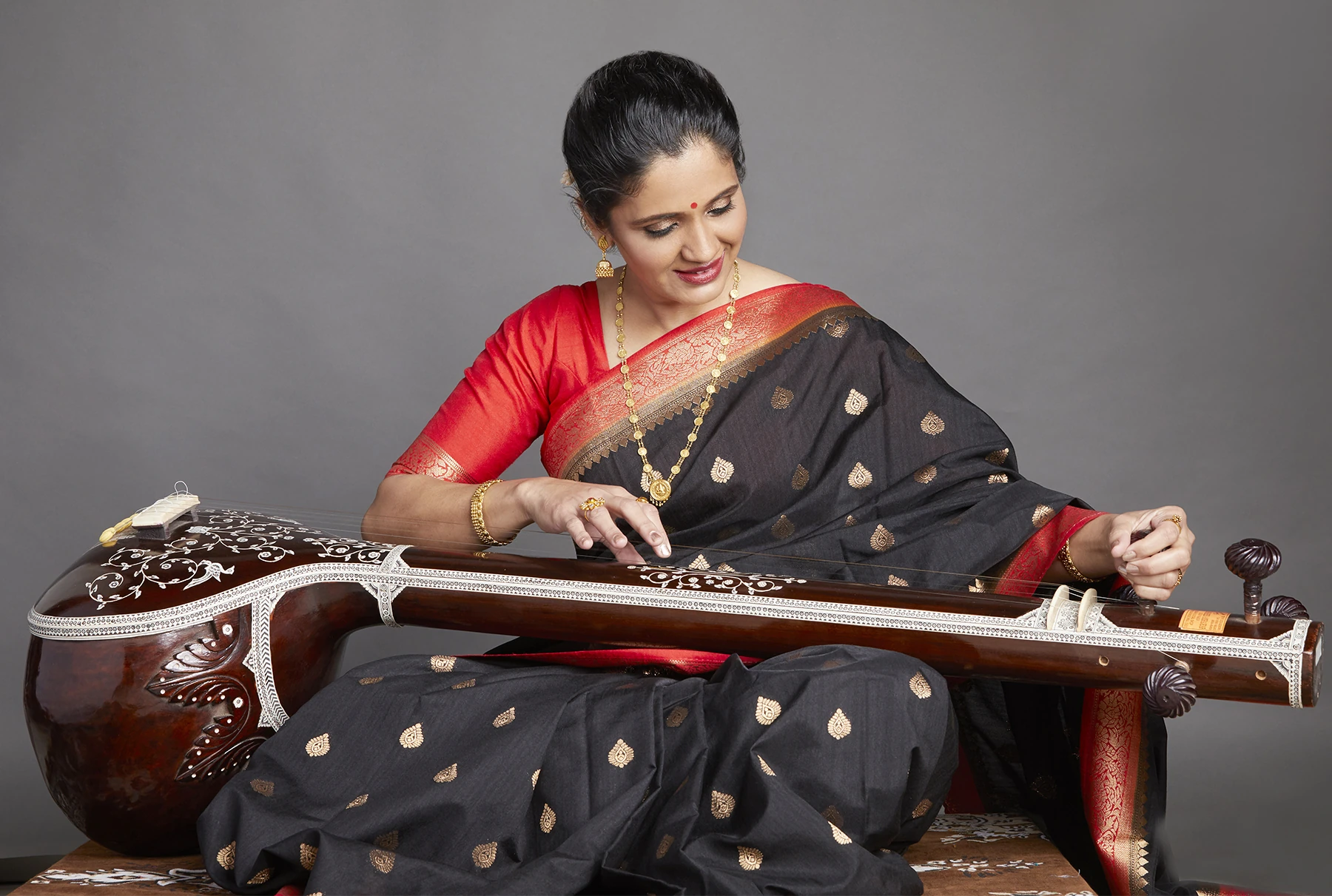 Sampada Walvekar playing the tanpura